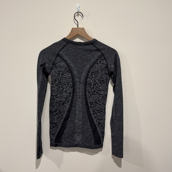 • Lululemon • Women’s Rest Less Pullover Heathered Black Gray / Black 4 - Picture 4 of 5